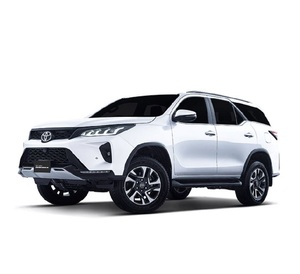 Grande affaire pour Toyota Fortuner SUV fiable faible kilométrage excellent état boîte de vitesses automatique carburant diesel R19 pneu gauche cuir - Product Image 3