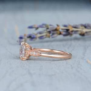 Estilo Vintage 9X7MM Cojín alargado Corte Moissanite Anillo de bodas 14K Oro Rosa 18K Material VVS Claridad Diamante Dedos principales - Product Image 2