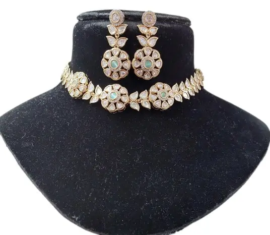 Le migliori offerte Kundan Fancy collana con orecchino e materiale di alta qualità realizzato in vendita da esportatori indiani