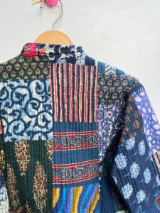 Hecho a mano estilo Vintage seda Sari Kantha relleno Mujer corto Patchwork doble botonadura cierre cuello pico tejido cosido a mano abrigo - Product Image 6