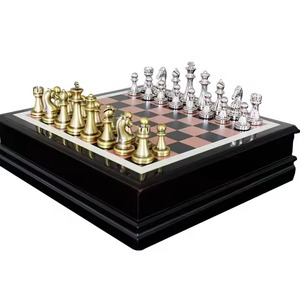 Juego de Ajedrez Clásico de Metal con Piezas Detalladas y Pesadas para Sesiones de Juego de Estrategia Premium y Decoración Elegante para Mesa de Hogar - Product Image 2