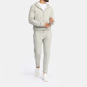 Ensemble survêtement jogging zippé de qualité supérieure avec logo et couleur personnalisés pour hommes – Idéal pour la gym et le sport – Collection Fashionware - Product Image 1