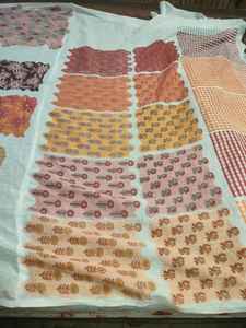 Tissu en coton imprimé à la main en gros de Jaipur, motif géométrique abstrait, pour confection de robes d'été, provenance éthique, pour filles - Product Image 2