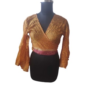 เสื้อครอปผ้าไหมส่าหรีรีไซเคิลเสื้อแขนกระดิ่งผูกเชือกเสื้อแบบผูกคอ - Product Image 4