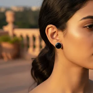 Boucles d'oreilles clous géométriques vintage en onyx noir plaqué argent, serties clos, taille brillant rond, bijoux de mode unisexe tendance et classiques - Product Image 3