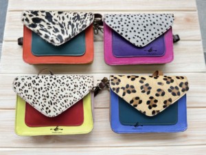 Sac à bandoulière en cuir recyclé Offre Spéciale sac en cuir à motif occidental imprimé animal coloré sac multicolore pour les femmes multi-usages - Product Image 6