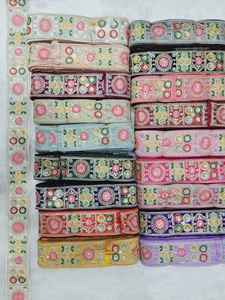 ริบบิ้นและผ้าลูกไม้ปักด้วยเครื่องจักรตามสั่งในดีไซน์ชาติพันธุ์และมีหกสีสำหรับชุดแต่งงานและขายต่อ - Product Image 2