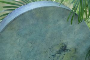 Tambour de guérison artisanal à cadre vert en peau naturelle pour la méditation, tambour de guérison vert personnalisé avec lacerie arrière Arbre de Vie - Product Image 5