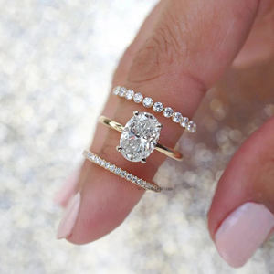 แหวนแต่งงานเพชรทรงกลม 0.45 กะรัต รับรองโดย GRA แบบครึ่งวง ฝังเพชรแบบไมโครเฟรนช์เพฟ ดีไซน์หรูหรา เหมาะสำหรับสวมซ้อนกับแหวนอื่นๆ - Product Image 4