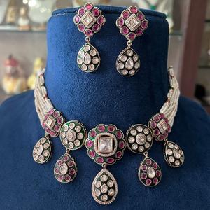 Collier classique en or plaqué or avec perles et pierres Kundan, avec boucles d'oreilles, pour femmes, bijoux de créateur, pour fêtes et mariages - Product Image 1