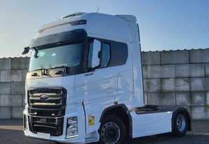 Camión Usado FO RD F Max 500 2 4x2 Diésel 2023, Cabeza Tractora Ligera Euro 6 con Suspensión Neumática, Transmisión FAST, Volante a la Izquierda, en Buen Estado - Product Image 1