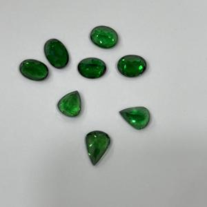 Lupa de gran oferta para piedras preciosas de tsavorita naturales, calidad fina, limpia, verde oscuro, 9mm, tamaño libre ovalado, lupa tratada con calor en venta - Product Image 5