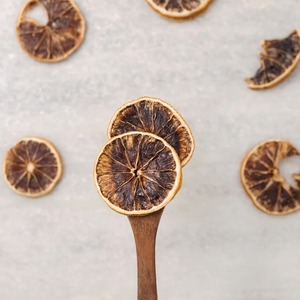 Tranches de citron séchées naturelles savoureuses tranches de citron en gros emballées avec un arôme riche parfait pour les boissons au thé et aux agrumes - Product Image 4