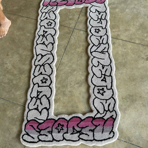 พรมสไตล์กราฟฟิตีแบบถักด้วยมือ-แผ่นปูพื้นศิลปะตัวอักษรแบบกำหนดเองได้ - Product Image 1