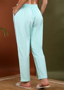 Pantalon en coton pour femmes Taille élastique Coupe régulière Style avant plat élégant Tenue de tous les jours confortable pour l'été - Product Image 3