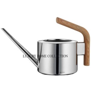 กระบอกน้ำโลหะสแตนเลสคุณภาพพรีเมียม พร้อมดีไซน์ทันสมัยสีทอง เหมาะสำหรับผู้ที่ชื่นชอบการปลูกต้นไม้ในบ้าน - Product Image 2