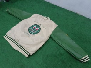 Chaqueta Bomber Varsity de Invierno con Cuello Alto y Parches Bordados Personalizados de Alta Calidad para Hombre y Mujer - Product Image 6