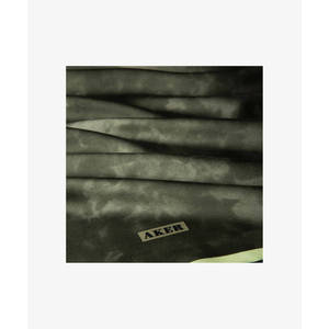 Écharpe carrée en soie vintage de créateur avec motif brossé - Product Image 2