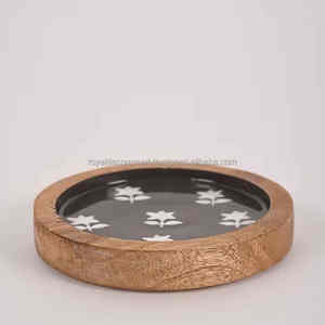 ชุดจานรองแก้วไม้คลาสสิก ผลิตจากวัสดุธรรมชาติอย่างประณีต เหมาะสำหรับการตกแต่งพื้นที่รับประทานอาหารที่บ้านให้ดูมีสไตล์ - Product Image 1