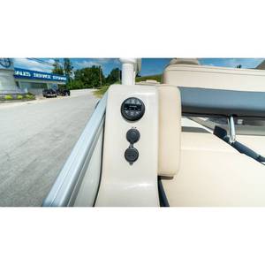 Bateau à moteur de luxe Harris Grand Mariner 250 SLDH 400HP 8'6' de large, modèle 2025 - Product Image 3