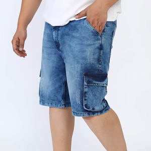 Shorts en jean pour homme, style urbain intemporel, finition vintage délavée, coupe décontractée, tissu respirant, confort pour temps chaud. - Product Image 4