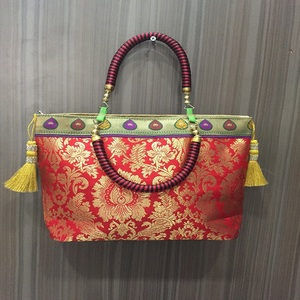 Bolso de seda de Arte de lujo de calidad de exportación con cuentas Elección elegante para fiestas y eventos culturales para suministro mundial - Product Image 1