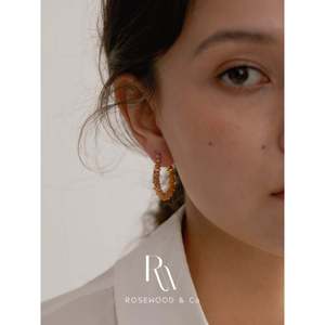 Orecchini a Cerchio Dorati Inossidabili, Mezzo Cerchio Lucido Vintage, Grandi Cerchi Placcati Oro, Orecchini a Cerchio Minimalisti Religiosi, Regalo per la Mamma - Product Image 1