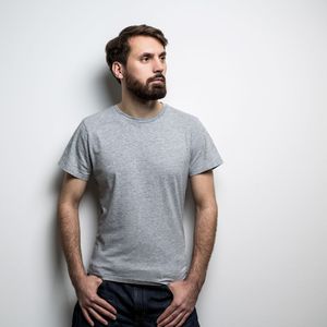 Camisetas de algodón personalizables para hombre al por mayor, opciones de calidad y cantidad disponibles - Product Image 1