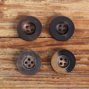 ARTESANÍA ÚNICA Botón de cuerno de Búfalo en blanco Calidad BESZT Tamaño de personalización y tamaño grande y corto disponible Ágata - Product Image 2