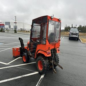 Cabine Kubota BX2680 : Solution fiable pour tracteur, offrant des performances de qualité supérieure, une installation facile et une valeur durable. - Product Image 5