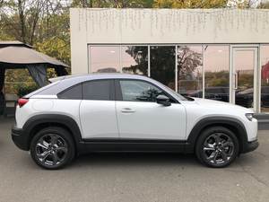 Como Nuevo, 2020, <span class=keywords><strong>Mazda</strong></span> <span class=keywords><strong>3</strong></span> 0-MX FWD SUV, Auto Eléctrico Usado |   Volante a la izquierda/derecha |   Bajo kilometraje |   Exportación a todo el mundo - Product Image 1