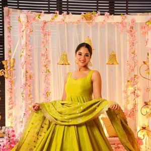 Lanzamiento de un nuevo diseñador de ropa de fiesta de alta calidad pura seda romana pesada vestido de trabajo de encaje elegante con y conjunto Dupatta listo para usar - Product Image 1