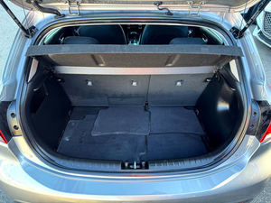 Nettoyer et utilisé 2023 Kia Rio5 S Wagon FWD avec roues en acier Sièges en cuir Système de navigation Sièges chauffants Toit ouvrant à démarrage à distance - Product Image 6