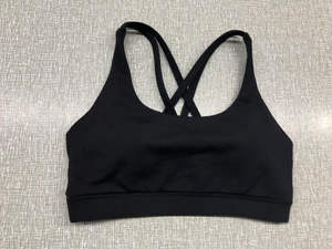 Soutien-gorge de sport haute performance pour femmes avec logo, léger, de haute qualité, vêtements de fitness et de yoga, disponible en tailles plus grandes. - Product Image 5