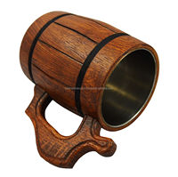 Mug à bière Viking élégant en bois naturel, fait main, écologique et moderne, pour la décoration et la consommation.