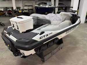 2025 Modelo G T X 325 Jj e t Ss k i Estabilidad excepcional para aguas turbulentas - Product Image 2