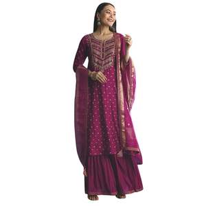 Vente en gros Costume Kurta Sharara en soie violette avec paillettes Bandhani pour fête, réception de mariage et commandes personnalisées - Product Image 1