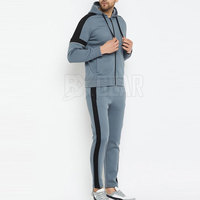 Survêtement pour hommes fabriqué en usine, tenue deux pièces avec coupe décontractée, design élégant et fonctionnel pour la vente