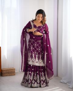 Nueva Colección de Salwar Kameez para Mujer de la Serie SP con Diseño de Bordado Intenso, Mezcla de Seda y Rayón de Secado Rápido para Bodas y Fiestas - Product Image 1
