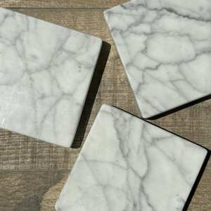 Sous-verre carré en marbre blanc de Carrare, sous-verre en pierre naturelle, décoration minimaliste - Product Image 1