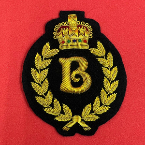 Hecho a mano oro lingote alambre bordado alfabeto Crest Blazer insignia polos chaqueta parches en tela de sarga forma sombreros tela - Product Image 2