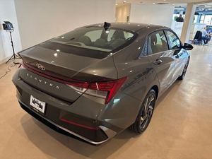 USADO 2025 H y u n d i Elantra SEL Convenience FWD - Product Image 3