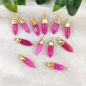 Colgante minimalista de punta de Calcedonia Rosa caliente, colgante de piedras preciosas facetadas chapadas en oro, joyería galvanizada de oro - Product Image 1