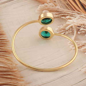 กำไลข้อมือแบบเปิดด้านหน้าประดับด้วยอะพาไทต์ควอตซ์หรูหรา ชุบทอง 18k รูปทรงกลม ประดับพลอยสองเม็ด ปรับขนาดได้ - Product Image 5