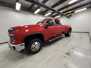 Chevrolet Silverado 3500HD LT Crew Cab 4WD 2024 d'occasion, conduite à gauche, cuir foncé, jantes R19, toit ouvrant automatique, Euro IV, feux diurnes LED, 5 portes - Product Image 5