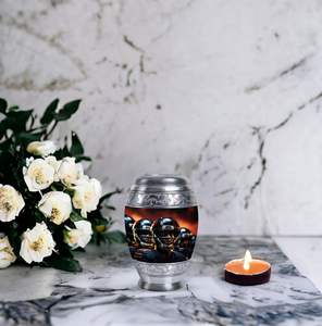 Urnes de football en métal pour cendres humaines Homme adulte pour cendres Urnes funéraires masculines pour cendres humaines adultes Mini urne de taille personnalisée - Product Image 5