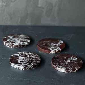 Ensemble de sous-verres en résine de style agate fabriqués à la main, tampons de boisson époxy marbrés élégants pour intérieurs de maison modernes, cadeaux de boutique, exportation - Product Image 1