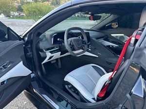 2023 Chv-ro-let Cor-ve-tte Coupe 70th Anni ver Sary Edition Motor de bajo kilometraje Transmisión automática Asientos de cuero - Product Image 3