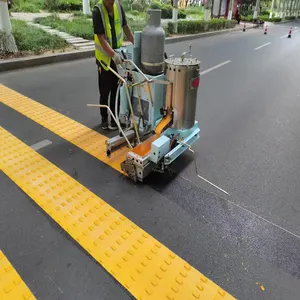 Machine vibrante de marquage de ligne convexe de planification de la circulation par pulvérisation automatique Machine à tracer oscillante pour bandes routières