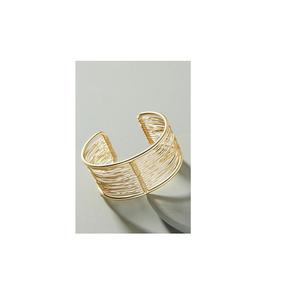 Hermoso Brazalete de Latón Estilo Artesanal, Anillo de Puño, Bañado en Oro, Pieza Duradera para Mujer, Atuendos para Celebraciones de Boda - Product Image 6